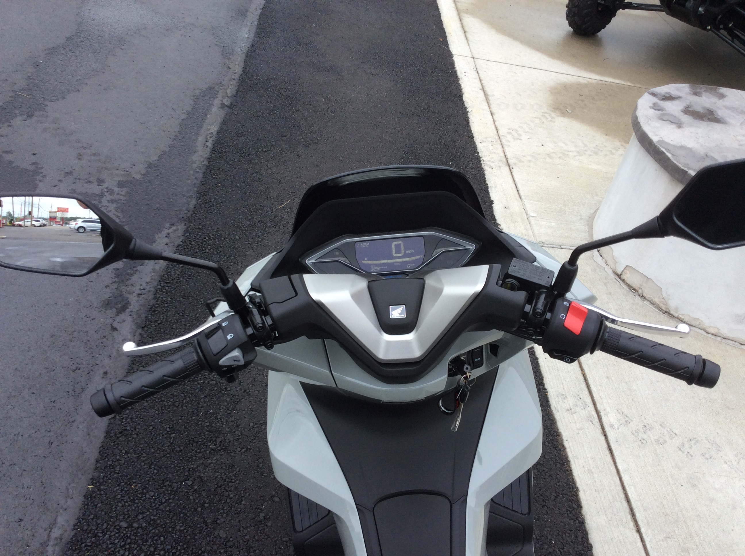 2025 Honda PCX - Photo 5